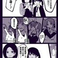 other - 这是一张三格漫画。
第一格：女儿问妈妈有没有以前穿cos服的照片，妈妈拿着手机自信地问：“想看吗？”
第二格：妈妈在手机相册里翻阅，最右边一张是正常的可爱cos